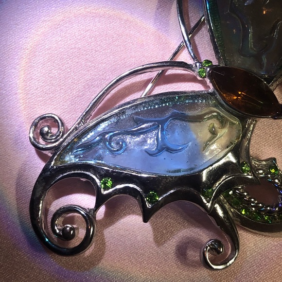 Vintage 70s lucite and rhinestone butterfly brooch - Picture 7 of 8